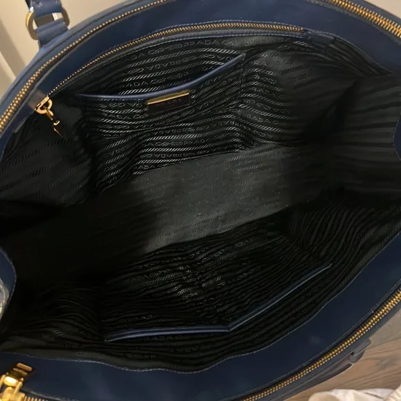 Prada bag - Picture 7 of 10